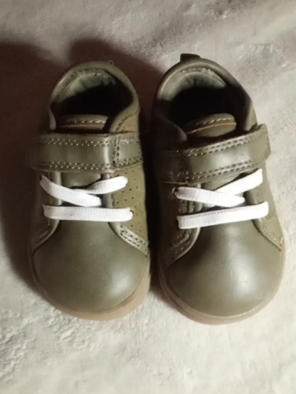 CARTERS Kids Olive Green Casual Lace-Up Shoes SIZE 4 LIL ONES - Picture 3 of 7